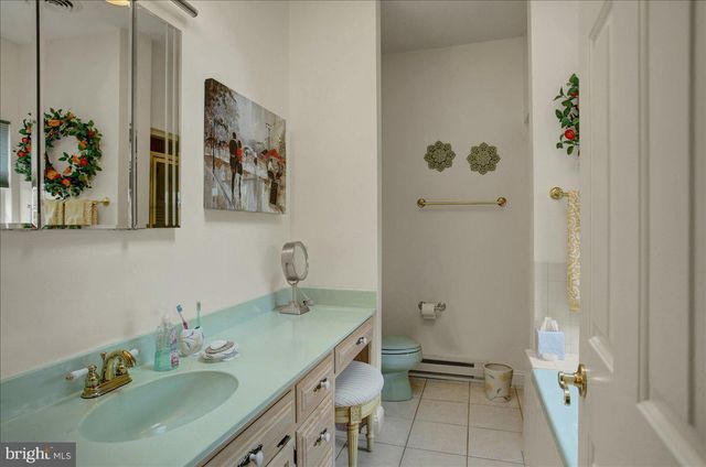 84 MONROE DRIVE, Chambersburg, PA 17201