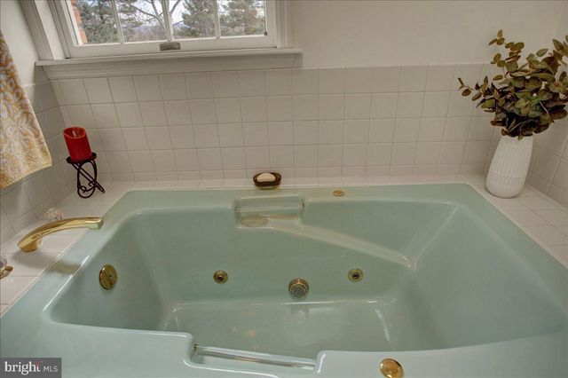 84 MONROE DRIVE, Chambersburg, PA 17201