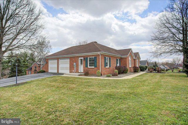 84 MONROE DRIVE, Chambersburg, PA 17201