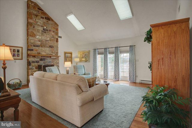 84 MONROE DRIVE, Chambersburg, PA 17201