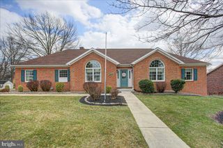 84 MONROE DRIVE, Chambersburg, PA 17201