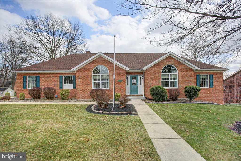 84 MONROE DRIVE, Chambersburg, PA 17201