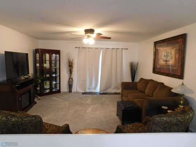 2524 25th Avenue S, Fargo, ND 58103