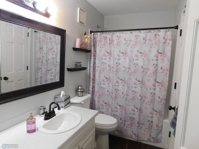 2524 25th Avenue S, Fargo, ND 58103