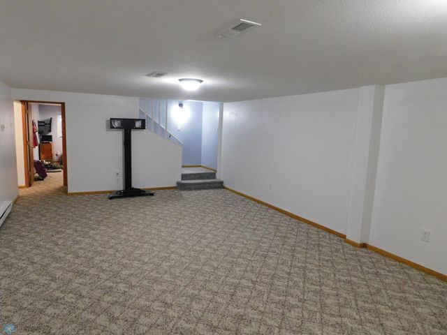2524 25th Avenue S, Fargo, ND 58103