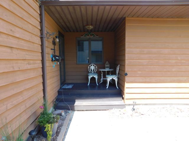 2524 25th Avenue S, Fargo, ND 58103