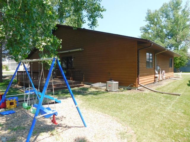 2524 25th Avenue S, Fargo, ND 58103