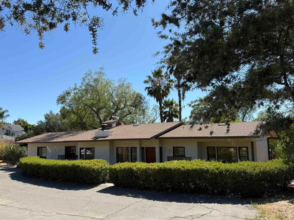 231 S Stage Coach Lane, Fallbrook, CA 92028 — exterior