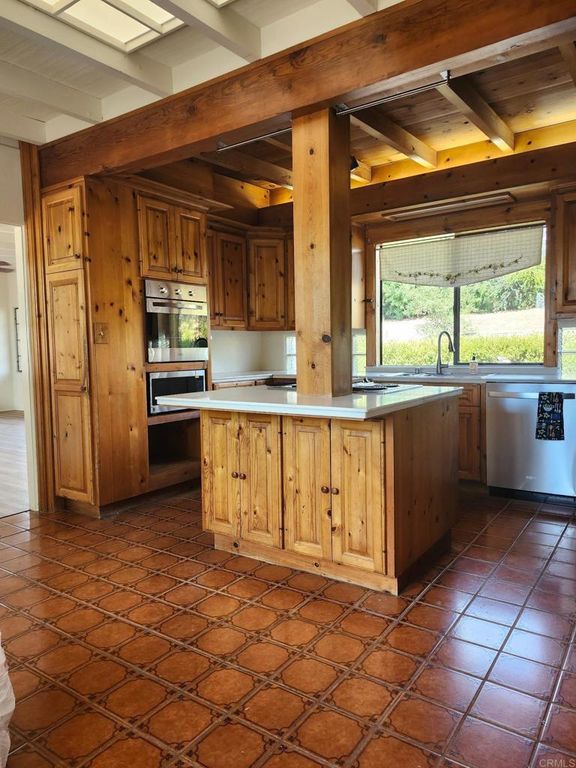 231 S Stage Coach Lane, Fallbrook, CA 92028 — photo 2