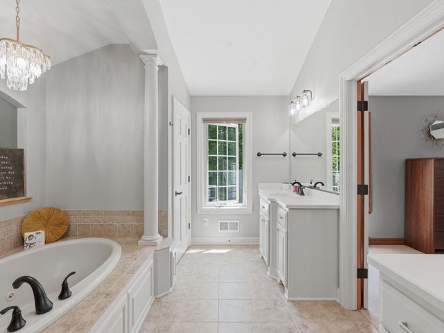 10101 N Hunt Club COURT, Mequon, WI 53097