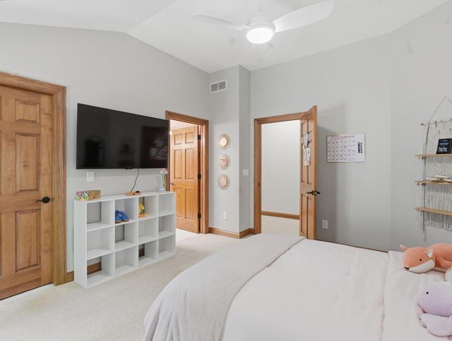 10101 N Hunt Club COURT, Mequon, WI 53097