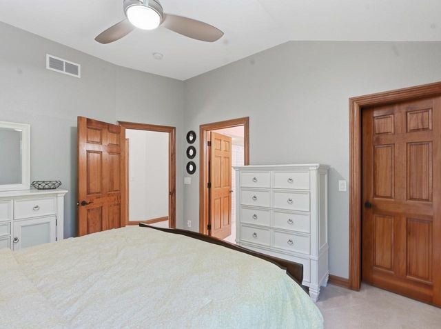 10101 N Hunt Club COURT, Mequon, WI 53097