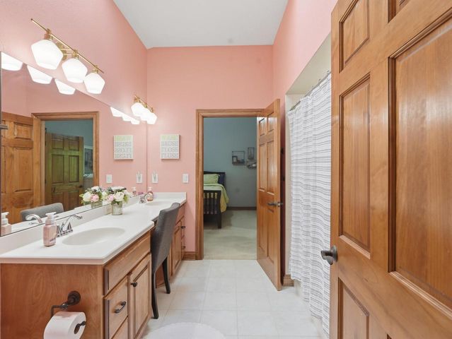 10101 N Hunt Club COURT, Mequon, WI 53097