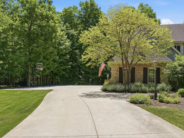 10101 N Hunt Club COURT, Mequon, WI 53097