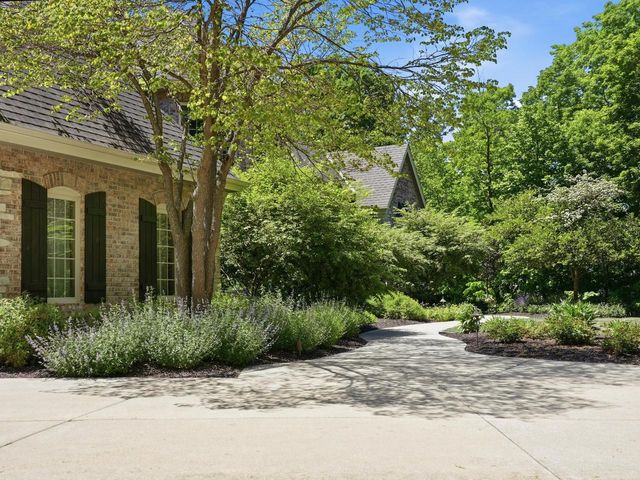 10101 N Hunt Club COURT, Mequon, WI 53097