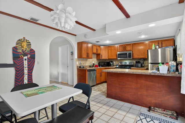 505 Sandtree Drive, Palm Beach Gardens, FL 33403