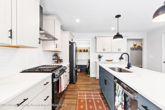 11350 Traverse Drive, Grand Ledge, MI 48837