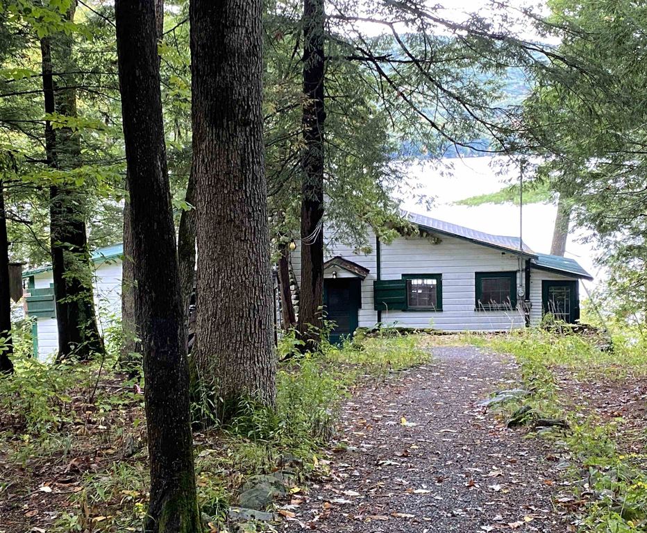 53 Lakeview Drive, Leicester, VT 05733