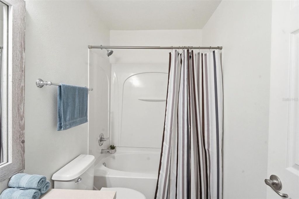 Image 19 of property listing at 13020 AUBURN COVE LANE, Orlando, FL 32828