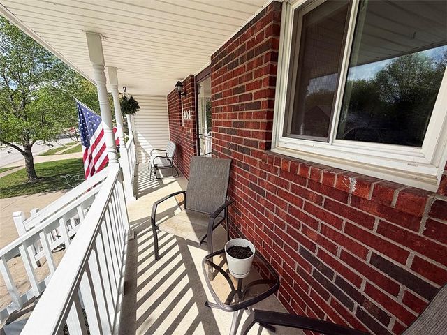 404 39th Street, Blue Springs, MO 64015