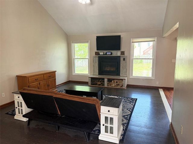 404 39th Street, Blue Springs, MO 64015