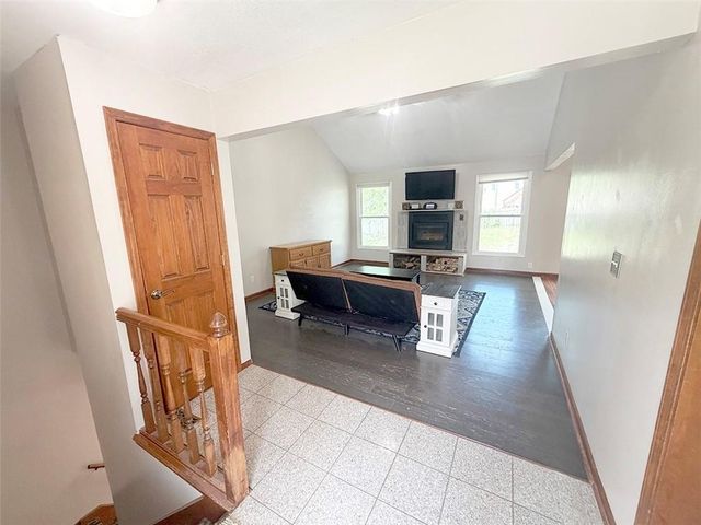404 39th Street, Blue Springs, MO 64015