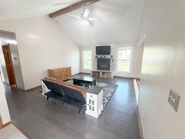 404 39th Street, Blue Springs, MO 64015