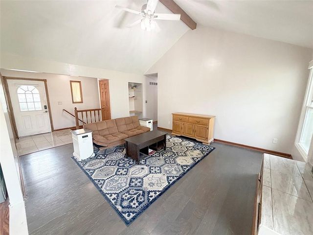 404 39th Street, Blue Springs, MO 64015