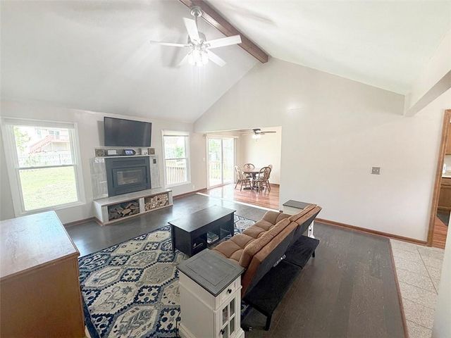 404 39th Street, Blue Springs, MO 64015
