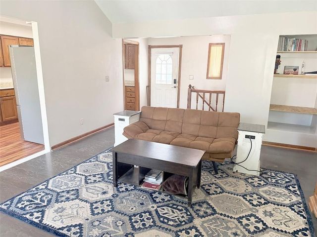 404 39th Street, Blue Springs, MO 64015