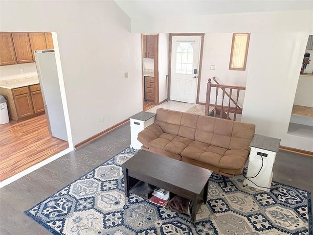 404 39th Street, Blue Springs, MO 64015