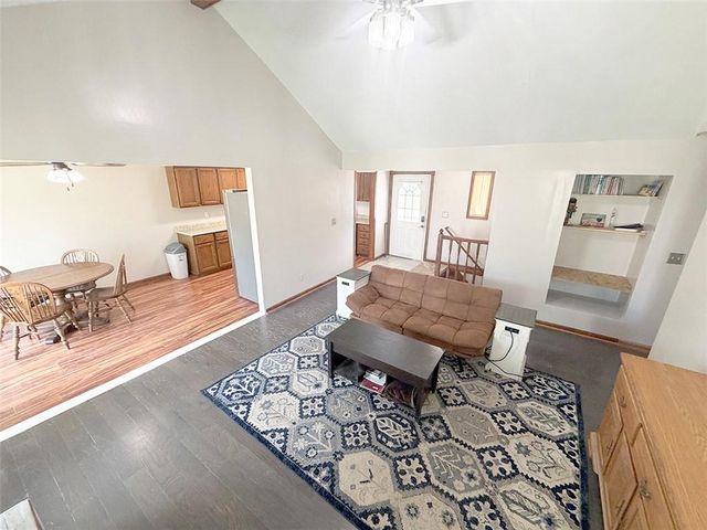 404 39th Street, Blue Springs, MO 64015