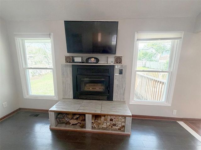 404 39th Street, Blue Springs, MO 64015
