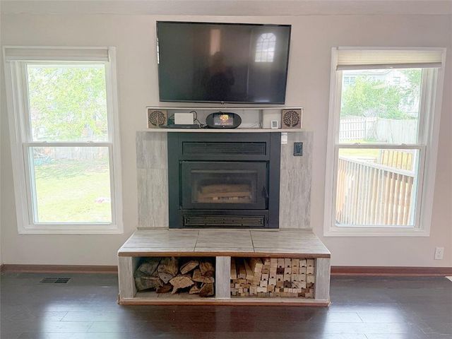 404 39th Street, Blue Springs, MO 64015