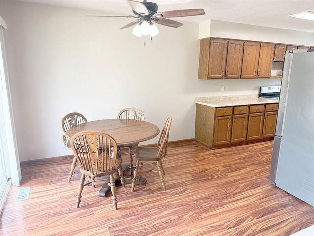 404 39th Street, Blue Springs, MO 64015