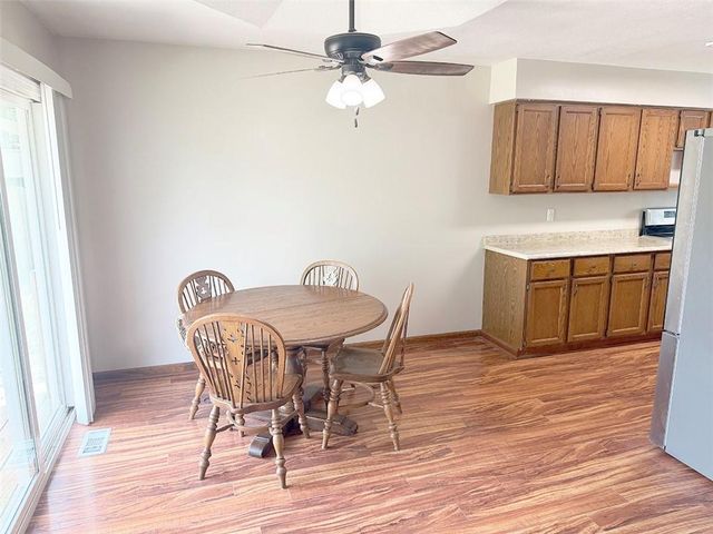 404 39th Street, Blue Springs, MO 64015