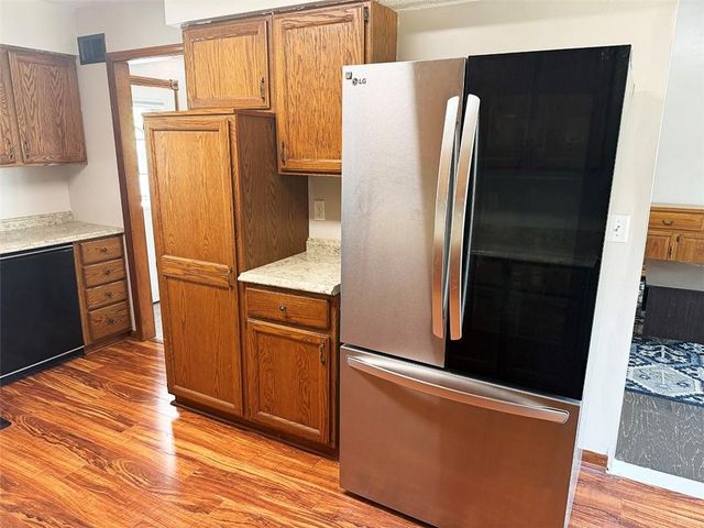 404 39th Street, Blue Springs, MO 64015