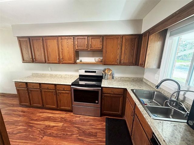 404 39th Street, Blue Springs, MO 64015