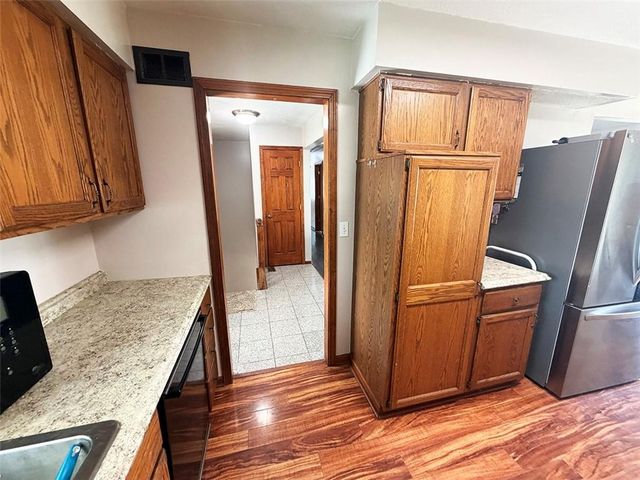 404 39th Street, Blue Springs, MO 64015