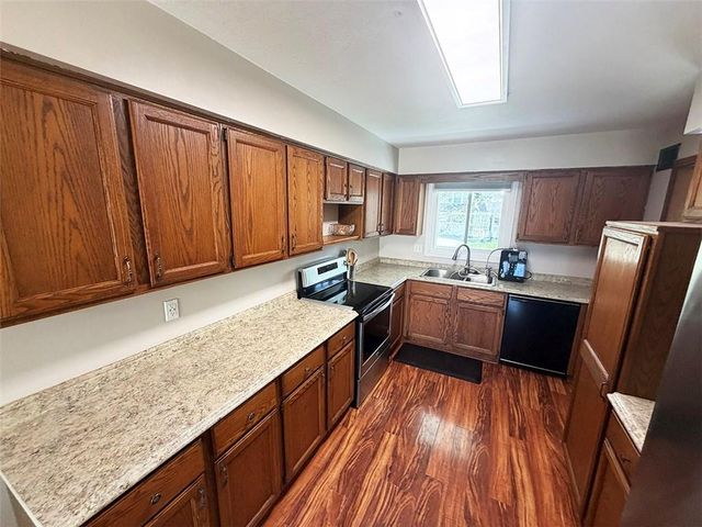 404 39th Street, Blue Springs, MO 64015