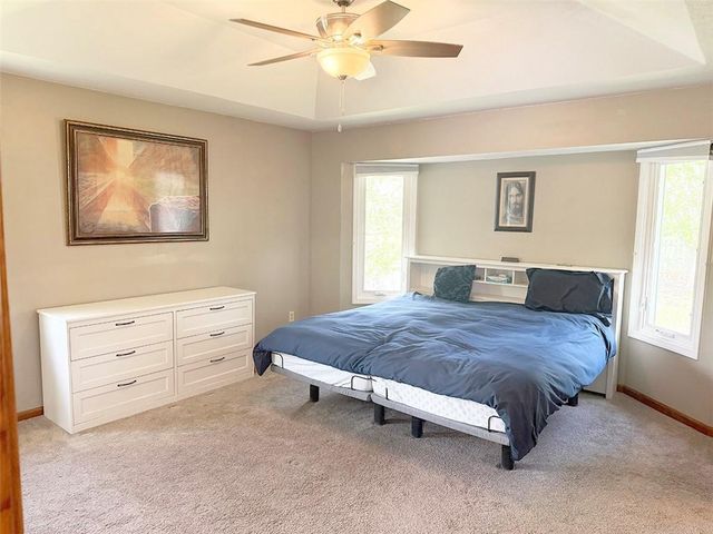 404 39th Street, Blue Springs, MO 64015