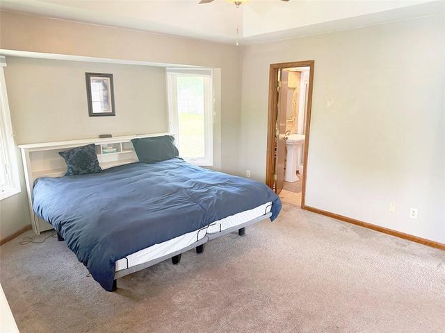 404 39th Street, Blue Springs, MO 64015