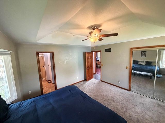 404 39th Street, Blue Springs, MO 64015