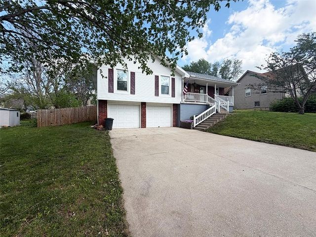 404 39th Street, Blue Springs, MO 64015
