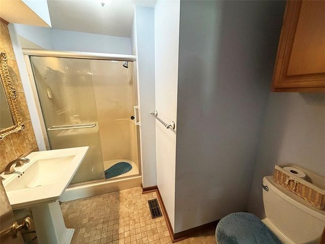 404 39th Street, Blue Springs, MO 64015