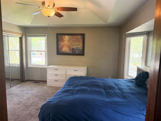 404 39th Street, Blue Springs, MO 64015