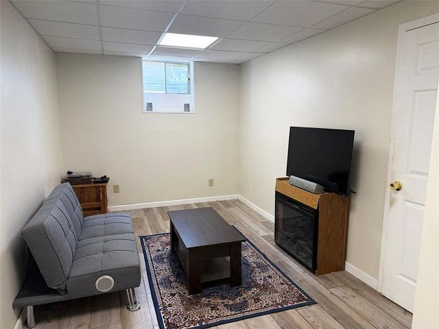 404 39th Street, Blue Springs, MO 64015