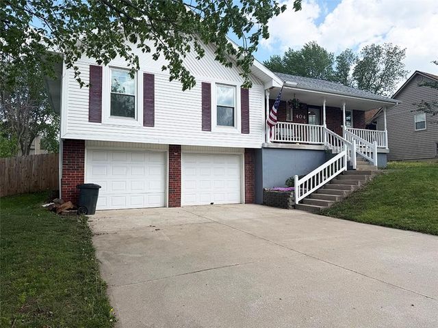 404 39th Street, Blue Springs, MO 64015