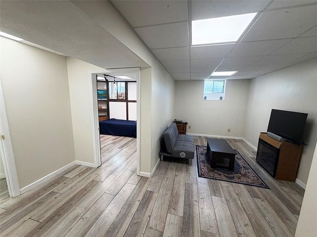 404 39th Street, Blue Springs, MO 64015
