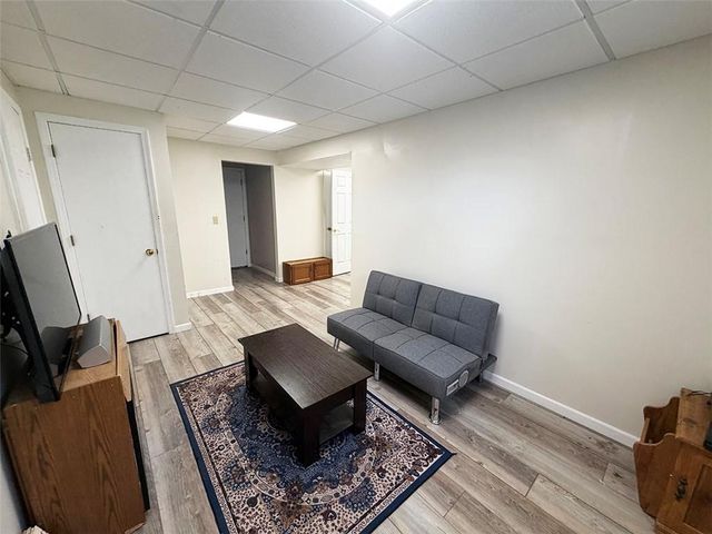404 39th Street, Blue Springs, MO 64015